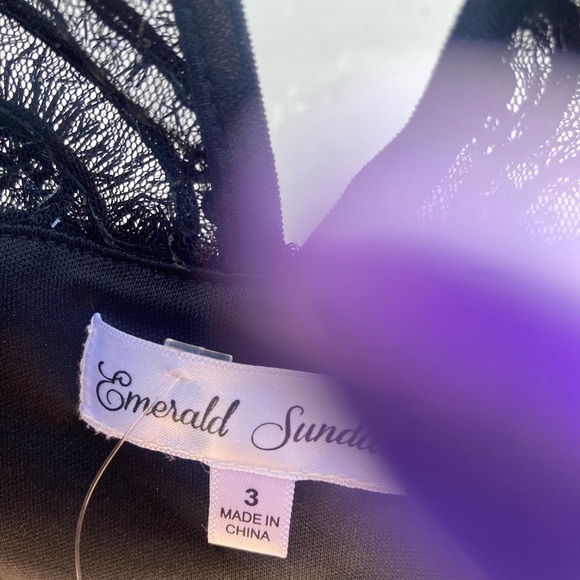 NWOT Beautiful sequined top - Picture 3 of 7